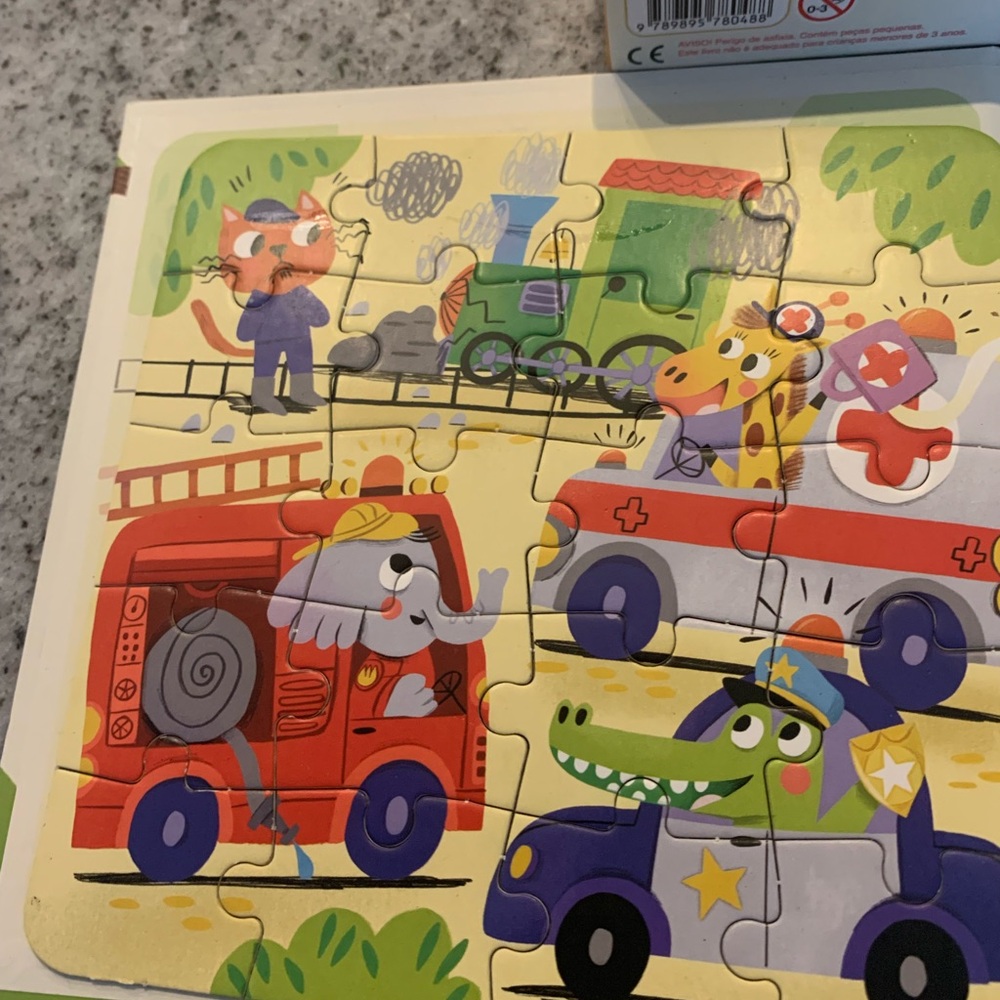 3 magnetic Puzzles for Kids and a book in Portugese set